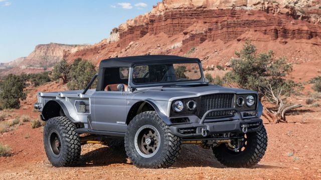 Το πρωτότυπο Jeep M-715 FiveQuarter φέρει τον υπερτροφοδοτούμενο κινητήρα HEMI V8 των 6,2 λτ., ο οποίος αποδίδει περισσότερους από 700 ίππους ισχύος.