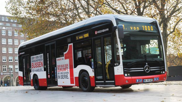 Το eCitaro διαθέτει μπαταρίες λιθίου χωρητικότητας έως και 243 kWh, οι οποίες τροφοδοτούν με ενέργεια για μέχρι και 150 χλμ. τους δύο ηλεκτροκινητήρες που είναι τοποθετημένοι στις πλύμνες των τροχών του άξονα ZF AVE 130 και οι οποίοι αποδίδουν ισχύ 2x125 kW (2x168 hp) και ροπή 2x485 Nm (970 Nm).