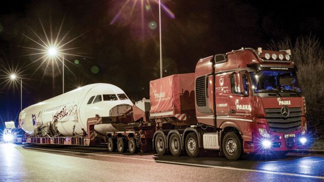 Ο εντυπωσιακός συρμός είχε βάρος 90 τόνων, μήκος 60 μέτρων και πλάτος 5 μέτρων.