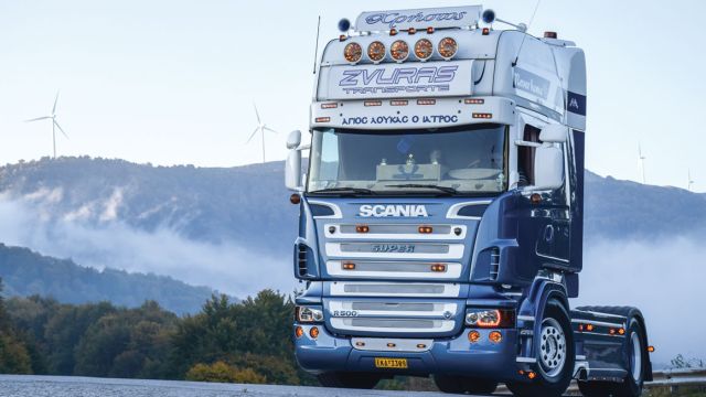 Super Scania Zvuras Transporte. Το τελευταίο απόκτημα της μεταφορικής το οποίο εκτελεί δρομολόγια σε όλη την Ευρώπη, τα Βαλκάνια, την Ουκρανία και τη Ρωσία. 