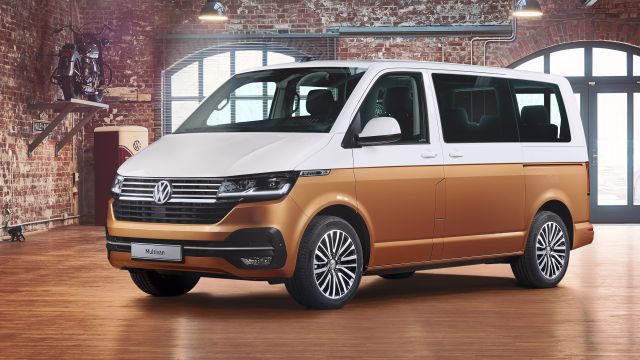 Η Volkswagen Commercial Vehicles παρουσίασε την ανανεωμένη έκδοση του T6, τη σειρά Τ6.1, κάνοντας αρχή με την έκδοση μεταφοράς προσωπικού, το νέο Multivan 6.1, το εμπορικό λανσάρισμα του οποίου θα εκκινήσει το προσεχές φθινόπωρο.