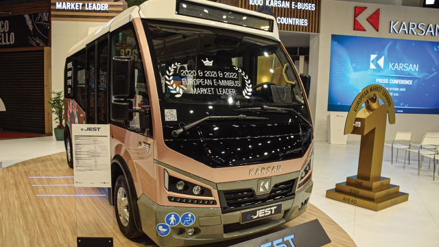 Το έξι μέτρων e-JEST με ηλεκτρικό  μοτέρ απόδοσης 135 kW. Η μέγιστη  αυτονομία φτάνει τα 210 χιλιόμετρα. 