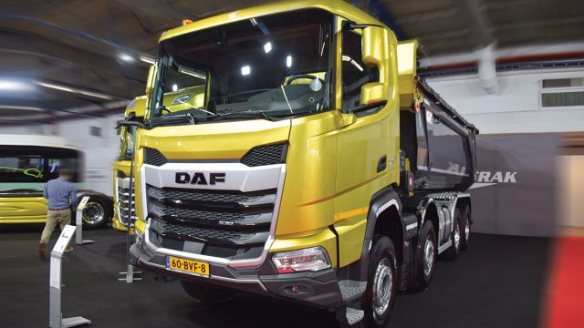 Η Παγκόσμια πρεμιέρα του DAF XFC έγινε νωρίτερα στην Αθήνα,  στην έκθεση Transport Show 2023, απ' όπου η φωτό.