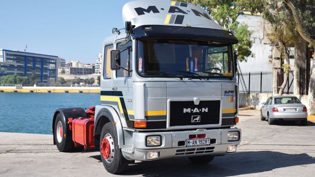 Το ΜΑΝ με τον αρχικό χρωματισμό του και τα γνήσια ανταλλακτικά του. 