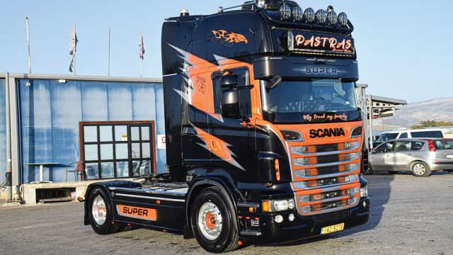Super V8 από τον Σπύρο Πάστρα