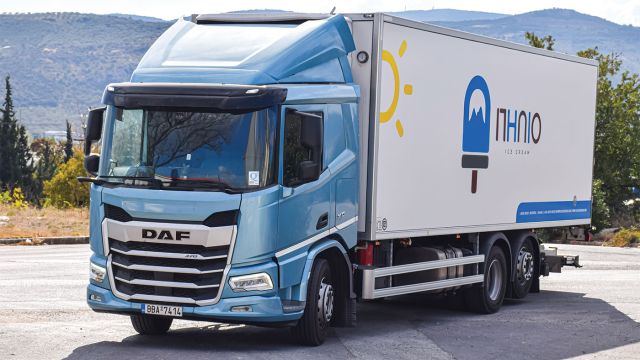 Το DAF XD της εταιρείας Παγωτά ΠΗΛΙΟ το οποίο μεταφέρει παγωτά από το Βόλο σε όλη την Ελλάδα. Το DAF XD προσφέρει ένα μεγάλο αριθμό καινοτομιών, σύγχρονη εξωτερική εμφάνιση, αυξημένη χωρητικότητα φορτίου και άριστη απόδοση του κινητήρα.