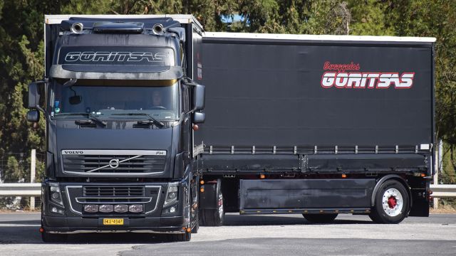 Το συρόμενο μεταφέρει διάφορα εμπορεύματα από την Πελοπόννησο προς τη Βόρεια Ελλάδα. 