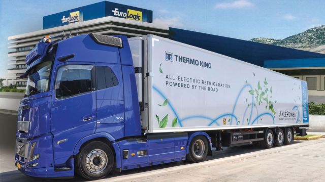 Ο θάλαμος με τον ηλεκτρικό άξονα Axlepower κατά την παρουσίασή του στη μεταφορική Eurologic πάνω σε τράκτορα Volvo 700. 