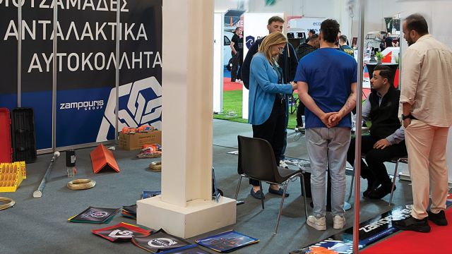 Μουσαμάδες, ανταλλακτικά, αυτοκόλλητα και μια μεγάλη γκάμα προϊόντων από τη Zampouris Group. 