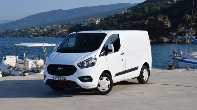 Πρωτιά στα LCV για τη Ford.