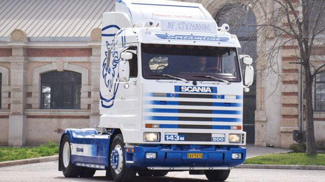 Το 143 της μεταφορικής Πατρικάκης από τα Χανιά Κρήτης. 