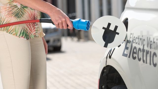 Ο ΣΕΑΑ προτείνει επιδότηση 3.000€ για τα αμιγώς ηλεκτρικά αυτοκίνητα /range extender και 1.500€ για τα plug in υβριδικά αυτοκίνητα.