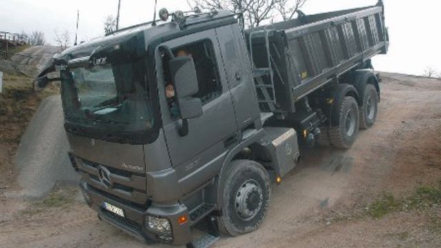 Χωματουργικά Actros με νέες βελτιώσεις