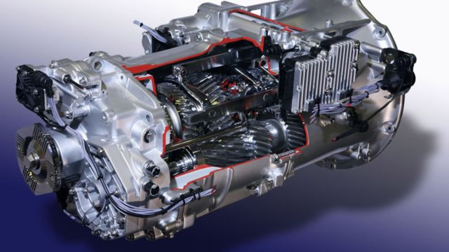 Βελτιωμένο το αυτόματο κιβώτιο Powershift G281-12/4 προσφέρεται στάνταρ σε όλα τα φορτηγά