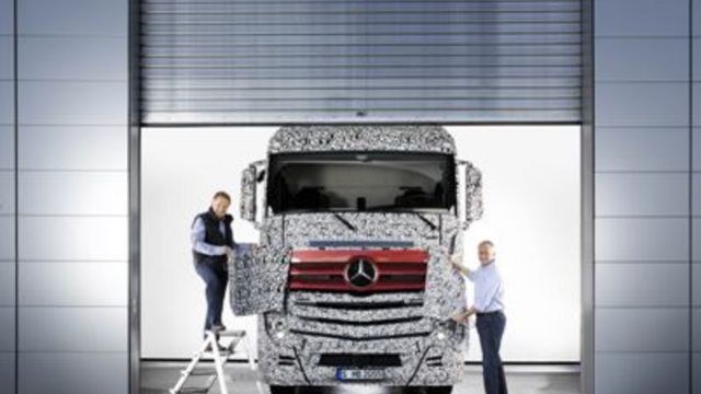 Στο δρόμο για δοκιμές το νέο Mercedes Benz