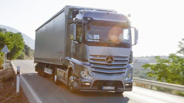 Στο δρόμο με το νέο Mercedes-Benz Actros