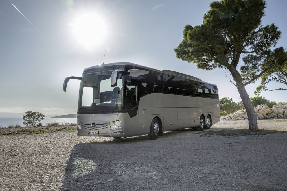 Από τις 75 ταξινομήσεις, οι 64 αφορούν σε λεωφορεία πάνω από 35 θέσεις, με τις πληροφορίες του περιοδικού μας να αναφέρουν ότι τα περισσότερα είναι πενηντάρια τα οποία πουλήθηκαν στους μετόχους των ΚΤΕΛ κατά κύριο λόγο, και σε λίγα τουριστικά γραφεία.
