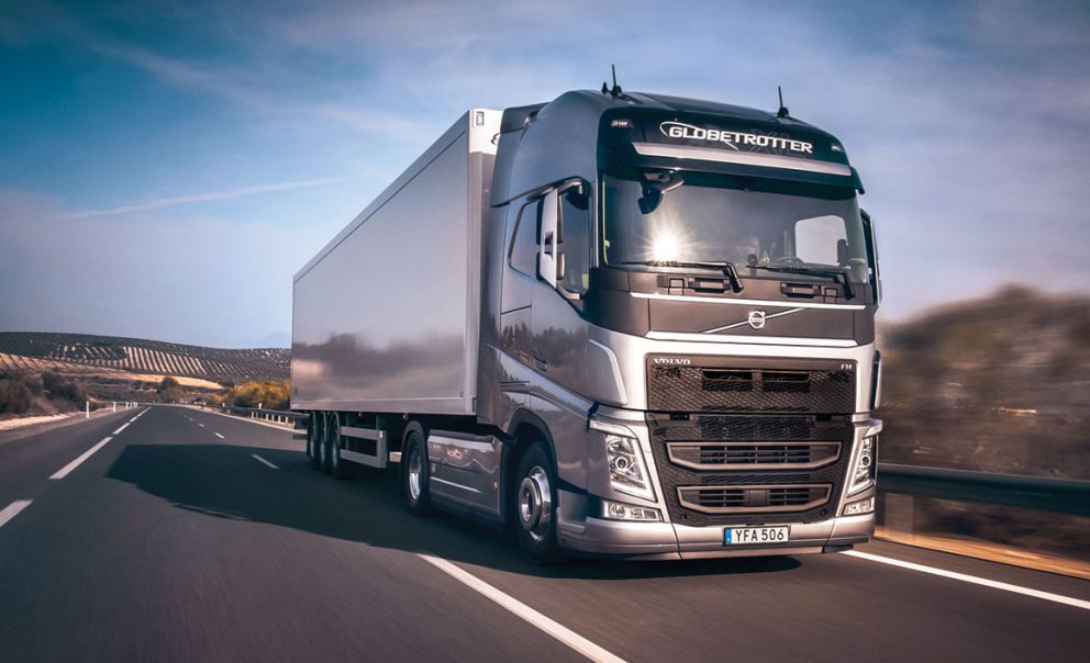 Ο νέος κινητήρας D13TC (Turbo Compound) αποδίδει ισχύ 460 ή 500 ίππων, αλλά και μέχρι 300 Nm επιπλέον ροπής (2.600 Nm στην έκδοση των 460 ίππων και 2.800 Nm στην έκδοση των 500 ίππων).