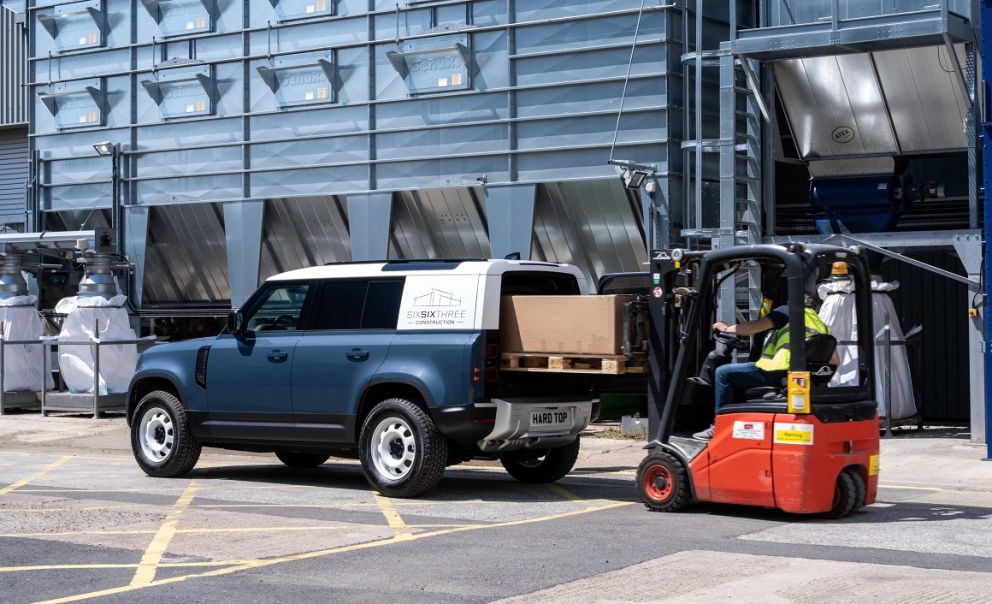 Λανσάρεται το νέο Land Rover Defender Hard Top.