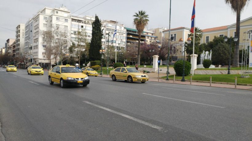 Παρατείνεται η ισχύς των ειδικών αδειών οδήγησης ταξί
