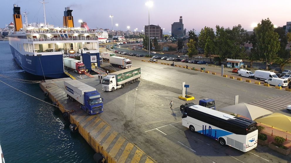 λιμανι πειραιά κρητικά καράβια