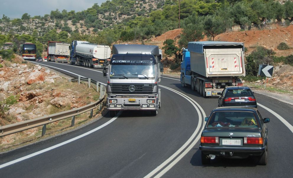 Απόφαση ΣτΕ: Εκτός παραδρόμων τα φορτηγά