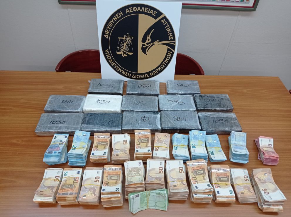 Σε έλεγχο που πραγματοποιήθηκε στο φορτηγό βρέθηκαν κοκαΐνη και μικροποσότητα κάνναβης