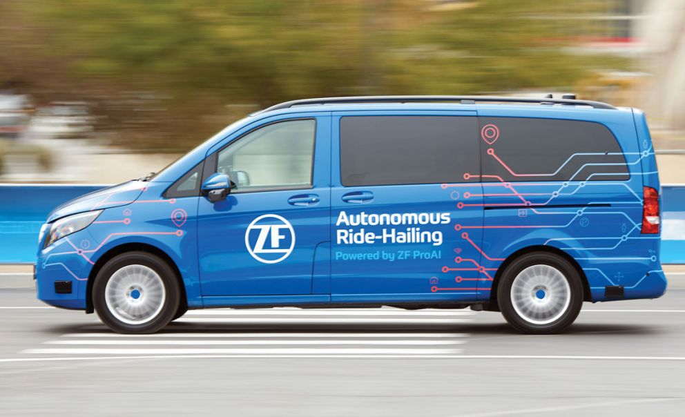 Η ZF παρουσίασε ένα ρομποτικό ταξί, δίχως τιμόνι και πεντάλ.