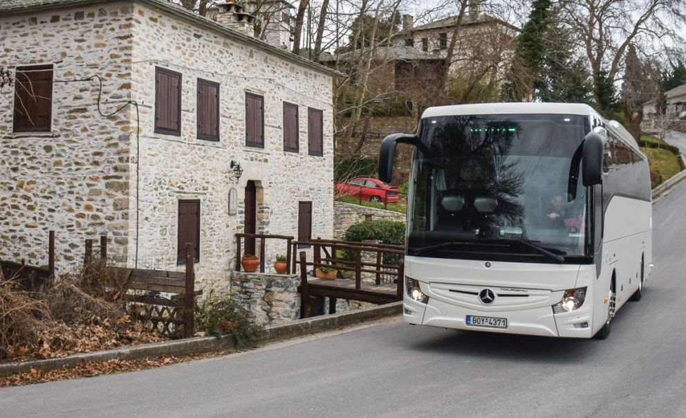 Το Mercedes-Benz Tourismo 15 RHD με μήκος 12.295 χιλιοστά, πλάτος 2.530 χιλιοστά και ύψος 3.680 χιλιοστά. 