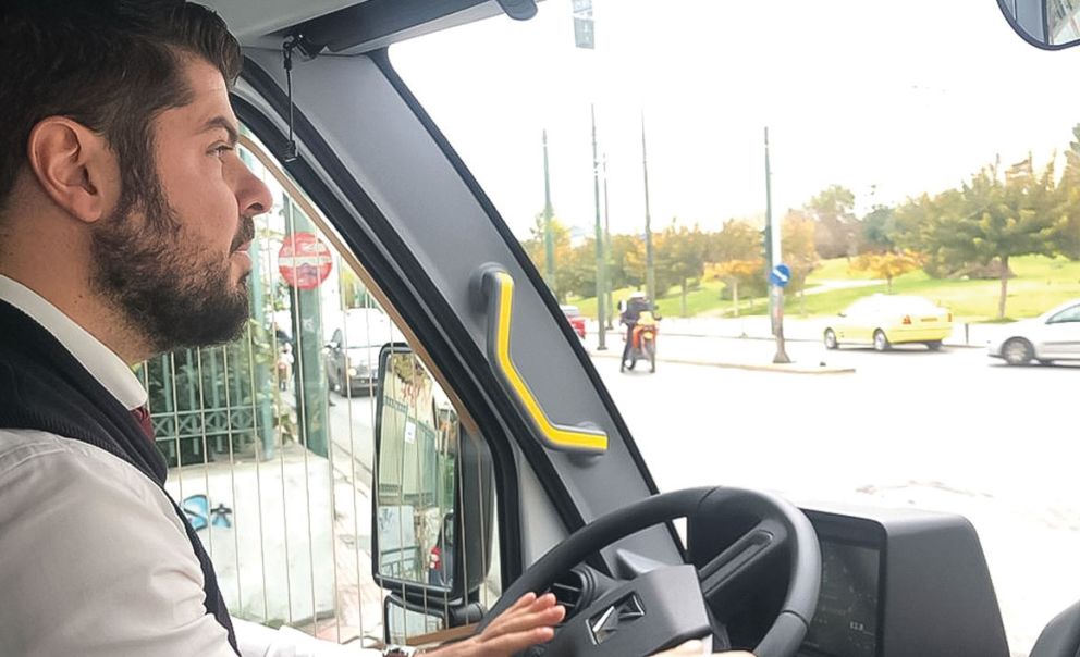 Τις σημερινές δυσκολίες και καθυστερήσεις θα λύσει ο ηλεκτρονικός προγραμματισμός, που θα λειτουργεί με τρόπο booking, όπως γίνονται οι κρατήσεις π.χ. των αεροπορικών εισιτηρίων, εξηγεί ο κ. Λογοθέτης (φωτό).