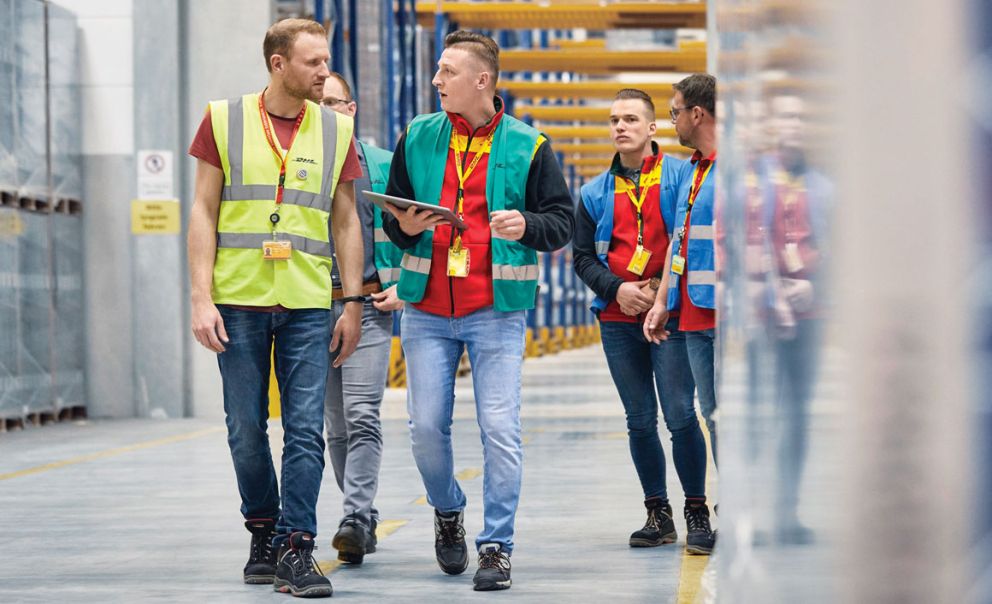 Κάνοντας χρήση του «cloud» της Microsoft, η DHL Supply Chain εγκαινιάζει μια νέα πλατφόρμα λογισμικού που εξέλιξε σε συνεργασία με την Blue Yonder και η οποία μέσω της τυποποίησης, υπόσχεται πως θα επιταχύνει τις εφαρμογές ρομποτικής στις αποθήκες.