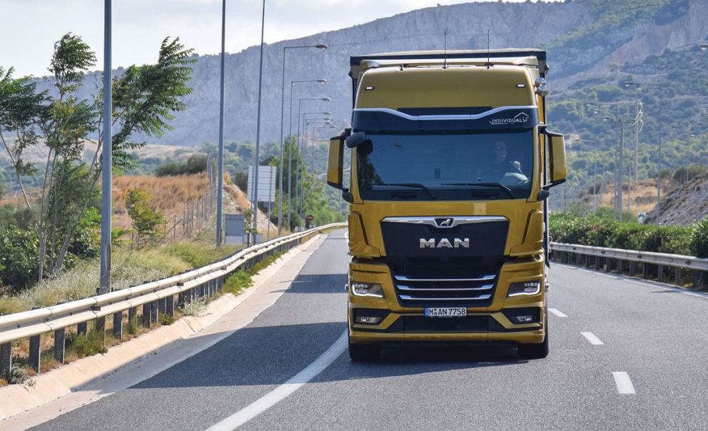 Πρώτη σε ταξινομήσεις βαρέων φορτηγών, ήταν τον περασμένο Νοέμβριο στη χώρα μας, η ΜΑΝ. Στη φωτό το νέο TGX, το οποίο δοκιμάσαμε πρώτοι (δείτε Τ&Τ Νοεμβρίου 2020).
