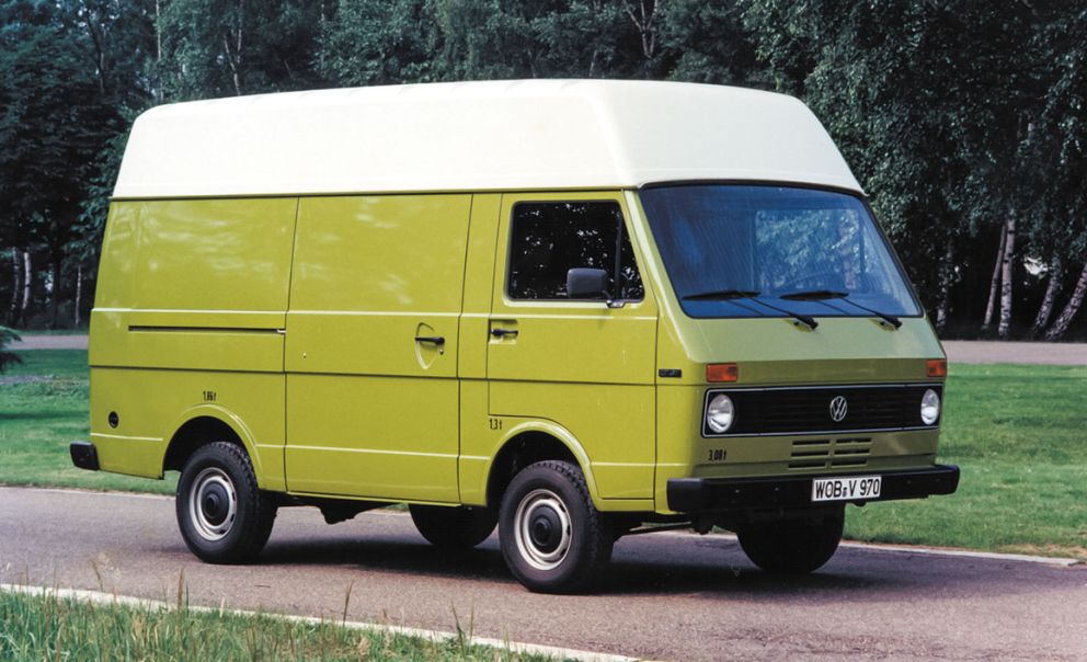 Για 21 χρόνια έμεινε στην παραγωγή το VW LT πρώτης γενιάς, ο πρόγονος του σημερινού Crafter. Προσφερόταν σε εκδόσεις van, mini-bus, σασί και double cab.