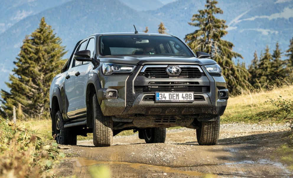 Aπό τα 37.650 ευρώ ξεκινούν οι τιμές του νέου Toyota Hilux Double Cab, με την κορυφαία έκδοση Invincible (φωτό) να εκκινεί από τα 41.380 ευρώ.