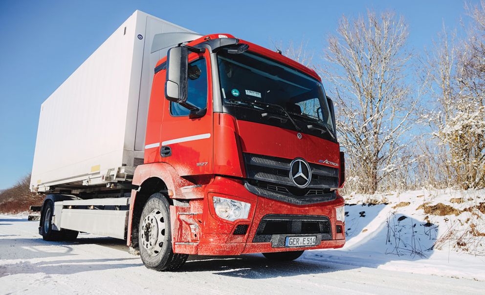 Η παραγωγή του eActros έχει προγραμματιστεί για αργότερα φέτος, με τους ανθρώπους της Mercedes-Benz να τονίζουν πως στην τελική του έκδοση το ηλεκτρικό φορτηγό, θα είναι σημαντικά ανώτερο από το πρωτότυπο σε όρους αυτονομίας, απόδοσης και ασφάλειας.