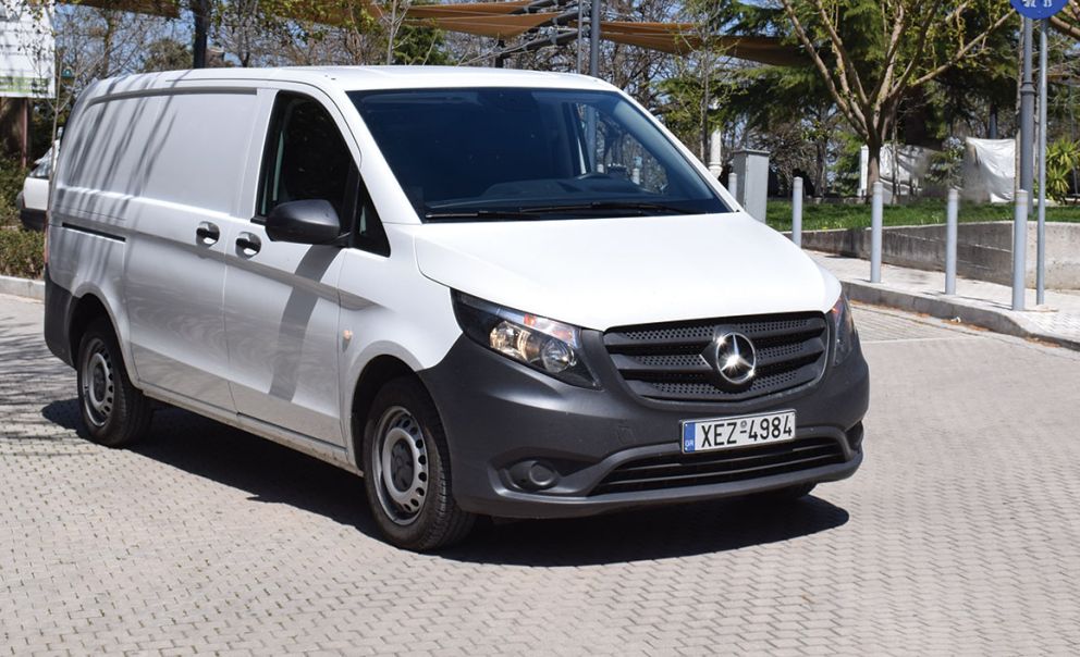 Το Mercedes-Benz Vito είναι ευέλικτο στην κίνησή του στην πόλη χάρη στις συμπαγείς διαστάσεις και το καλό κόψιμο του τιμονιού. 