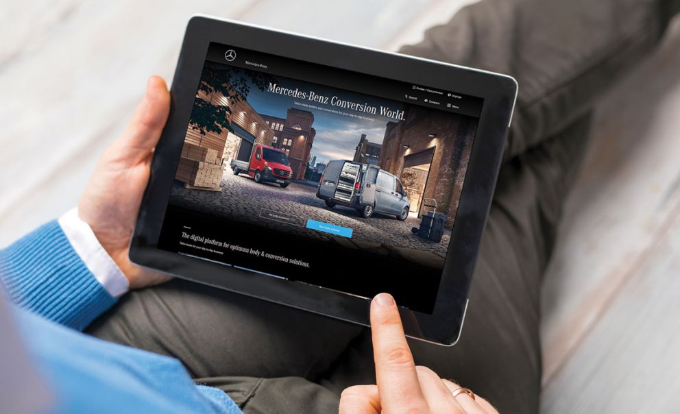 Ο νέος ιστότοπος (conversion-world.mercedes-benz.com) είναι κατηγοριοποιημένος σε οκτώ τομείς, προσφέροντας περισσότερα από 110 προϊόντα. Ανάμεσά τους συναντάμε τις χαμηλές πλατφόρμες για το Sprinter, την εγκατάσταση ραφιών στο Vito και τον ψυκτικό εξοπλισμό του Citan.