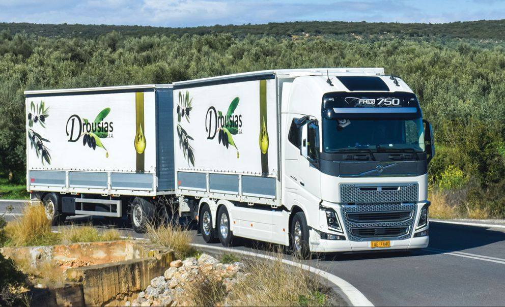 Μεταφέρουμε ελιές με Volvo FH16 750 συρόμενο