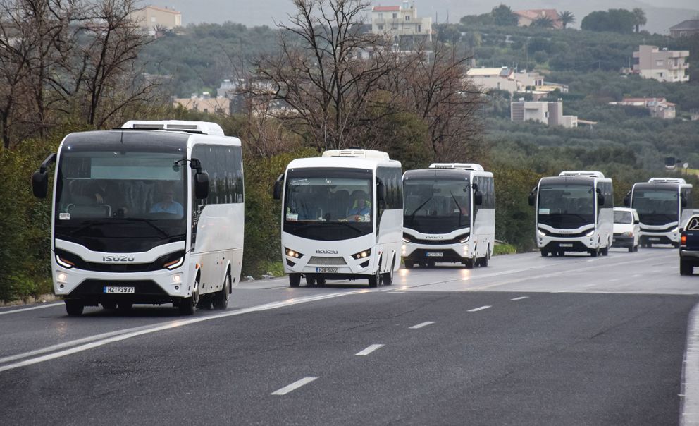 Το Isuzu Grand Toro διαθέτει τον τετρακύλινδρο κινητήρα CUMMINS ISB4.5E6, ο οποίος αποδίδει 210 ίππους στις 2.300 σ.α.λ. και μέγιστη ροπή 850 Nm από τις 1.200 – 1.500 σ.α.λ. Ο επίσης τετρακύλινδρος κινητήρας του Novo παράγει 190 ίππους ισχύος στις 2.600 σ.α.λ. και 510 Nm ροπής από τις 1.600 – 2.800 σ.α.λ.