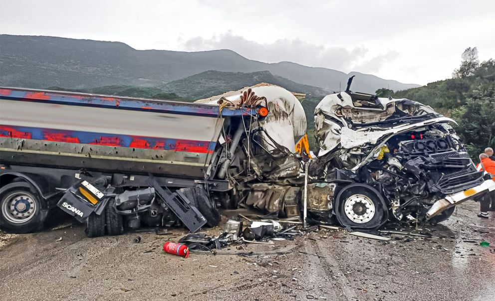 συγκρουση φορτηγων 