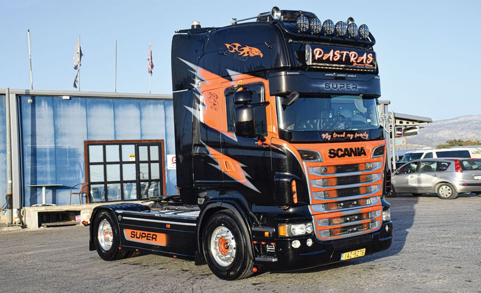 Super V8 από τον Σπύρο Πάστρα