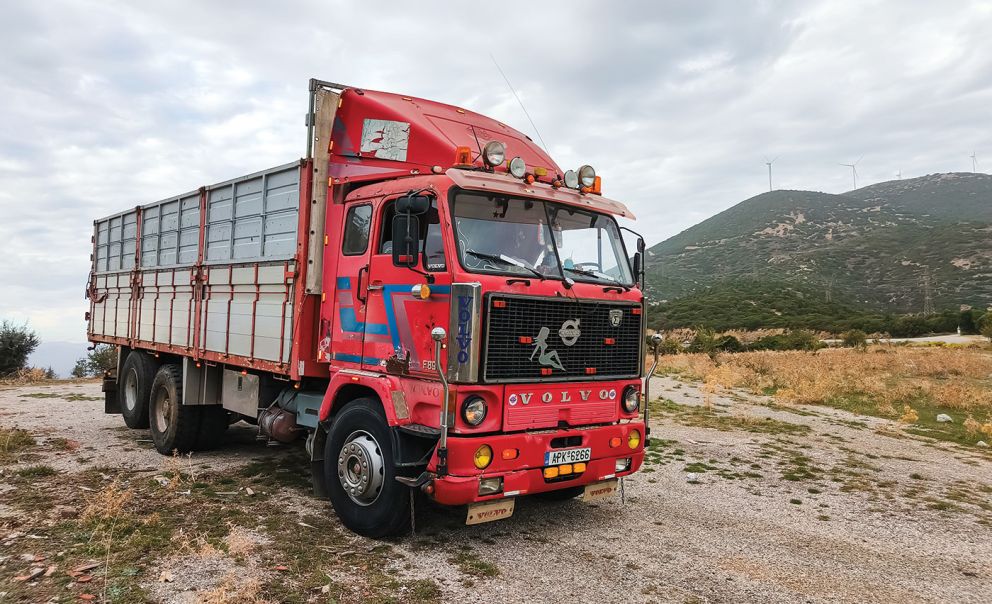 Σταματημένοι στο υψηλότερο σημείο της διαδρομής από όπου ξεκινάει η κατάβαση προς τον Αργολικό κάμπο. Σταματημένοι στο υψηλότερο σημείο της διαδρομής από όπου ξεκινάει η κατάβαση προς τον Αργολικό κάμπο.