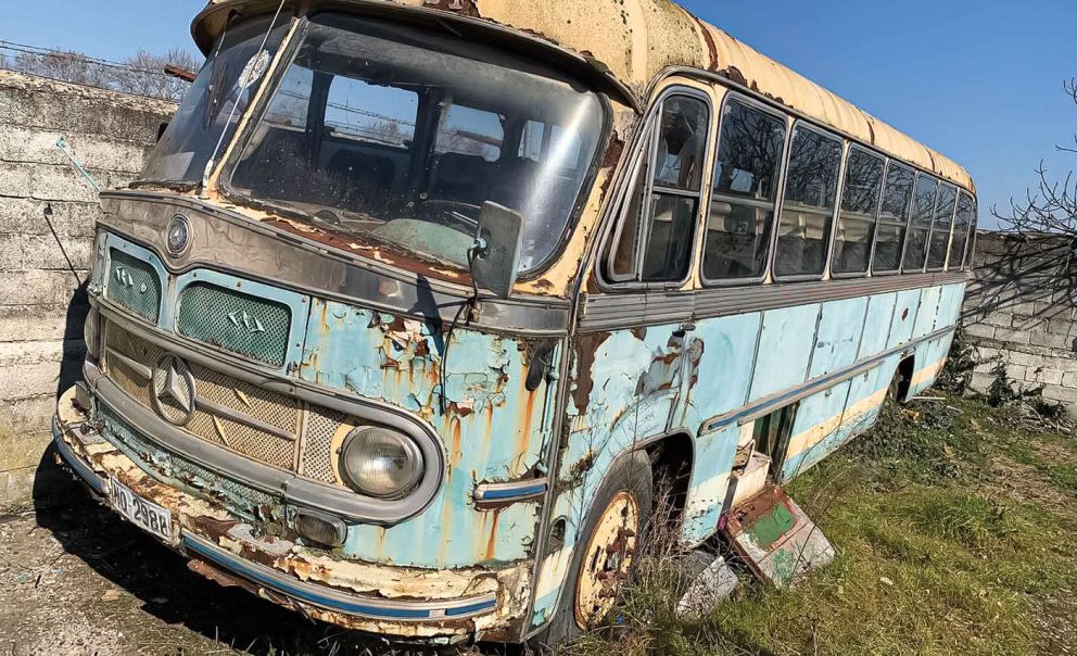 Το λεωφορείο στην κατάσταση που βρέθηκε στη Βέροια. Με όρεξη και μεράκι μετατράπηκε σε ένα πραγματικό αστέρι. 