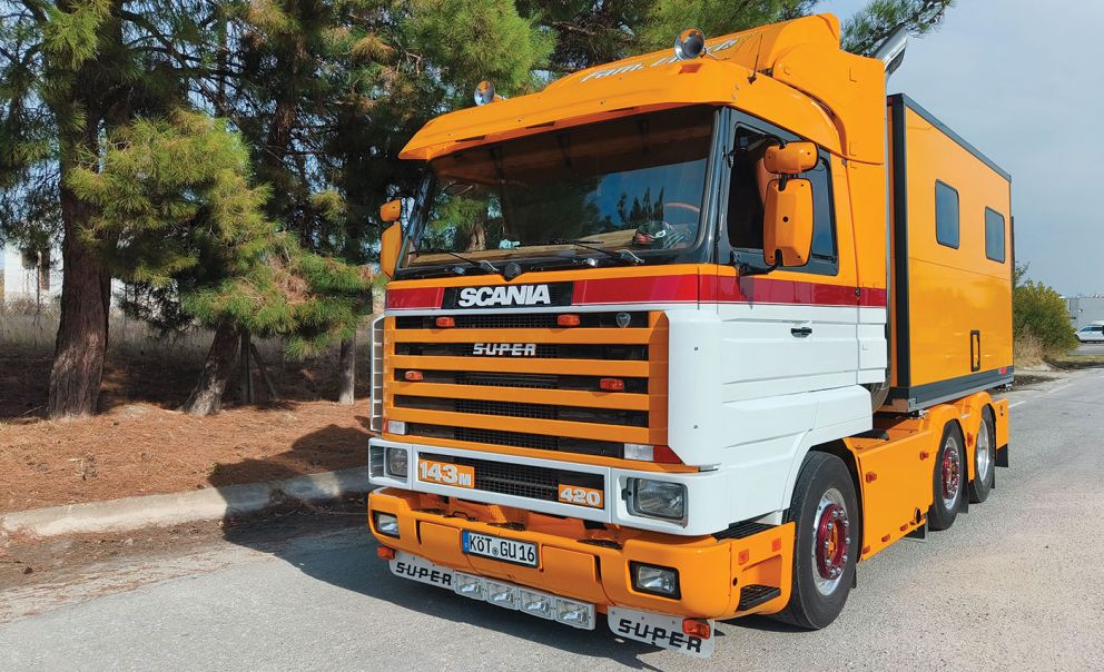 Το 143 ήταν τριαξονικός τράκτορας στον οποίο έγινε επιμήκυνση στο σασί του για να τοποθετηθεί η τροχοβίλα. Ένα κινητό σπίτι σε ρόδες!