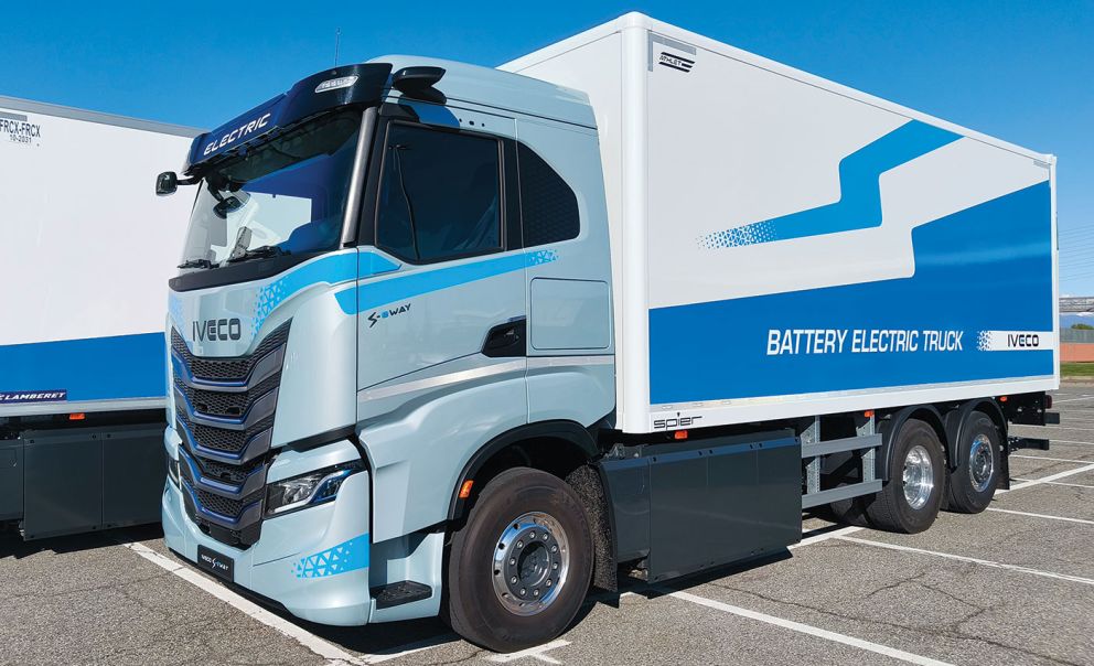 Τριαξονικό Iveco S-eWay κατάλληλο για περιφερειακές διανομές. 