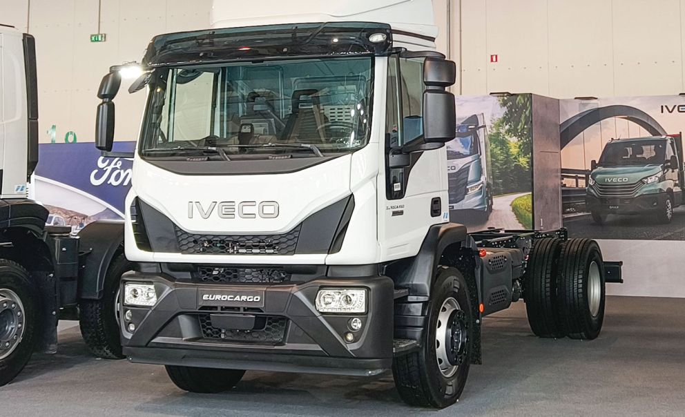 Το Iveco Eurocargo εξοπλίζεται με τον εξακύλινδρο κινητήρα Tector απόδοσης 320 ίππων.