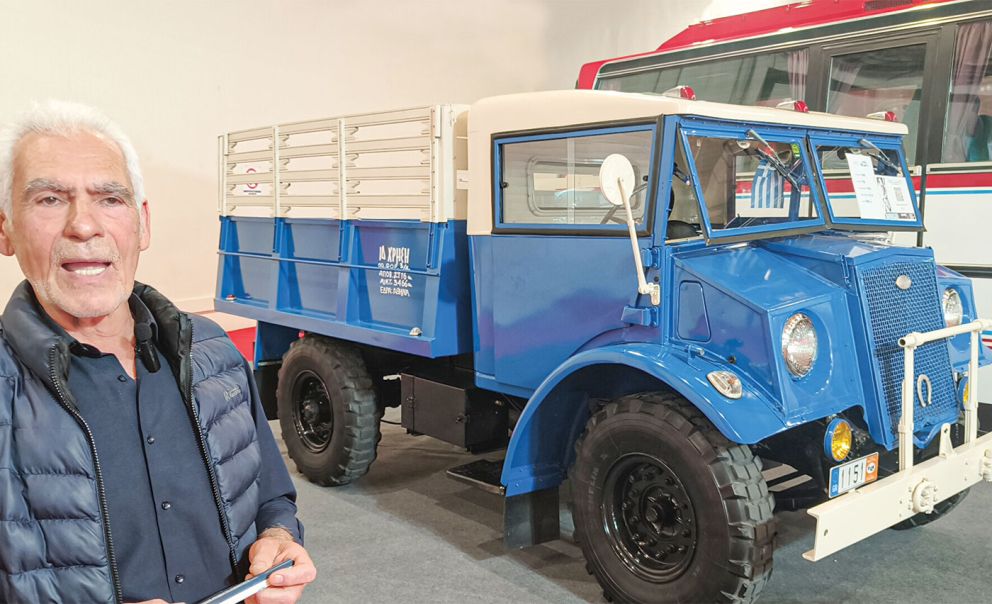 Ο κ. Απόστολος Βλάχος με το θρυλικό Ford F 15. 