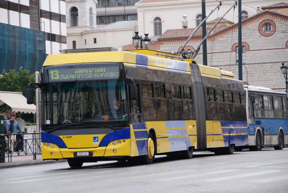 Αρθρωτό τρόλει της Αθήνας. Μέρος του αμαξώματος κατασκευάστηκε και συναρμολογήθηκε στην ΕΛΒΟ