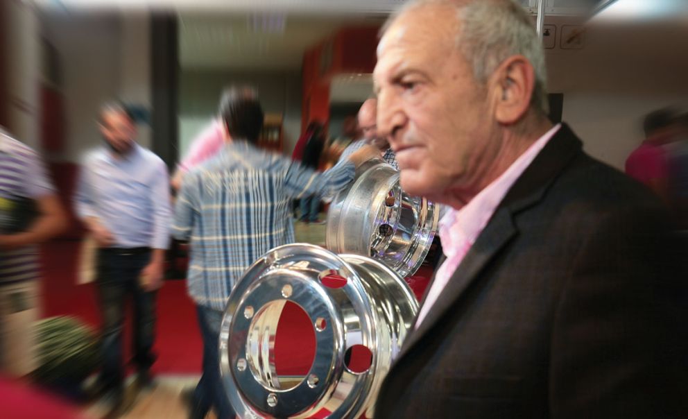 Για µας όµως, δεν ήσουν µόνο ο συνεργάτης µας, ήσουν ο άνθρωπος που γνωρίσαµε, εκτιµήσαµε και αγαπήσαµε.