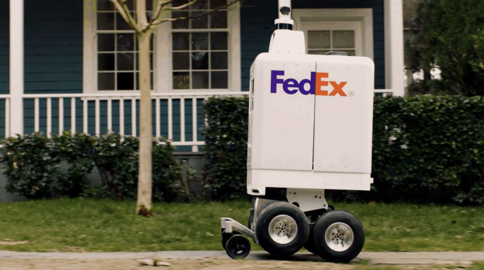 H αμερικάνικη εταιρείας logistics, FedEx Corp. ανέπτυξε την αυτόνομη συσκευή παράδοσης «FedEx SameDay Bot», η οποία έχει σχεδιαστεί για να βοηθήσει τους λιανοπωλητές να παραδίδουν αυθημερόν τα δέματα στους κοντινούς πελάτες τους. 